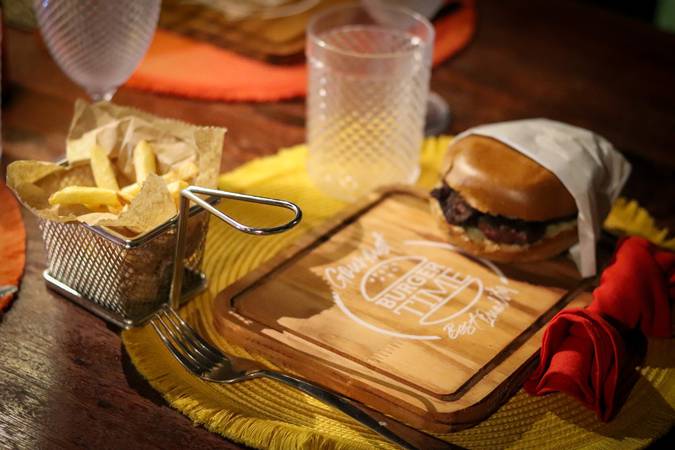 Noite do hamburguer - Gastronomia 